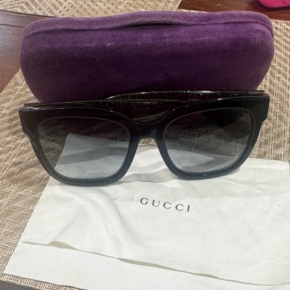 Gucci Women's Black Square Sunglasses - Picture 5 of 6